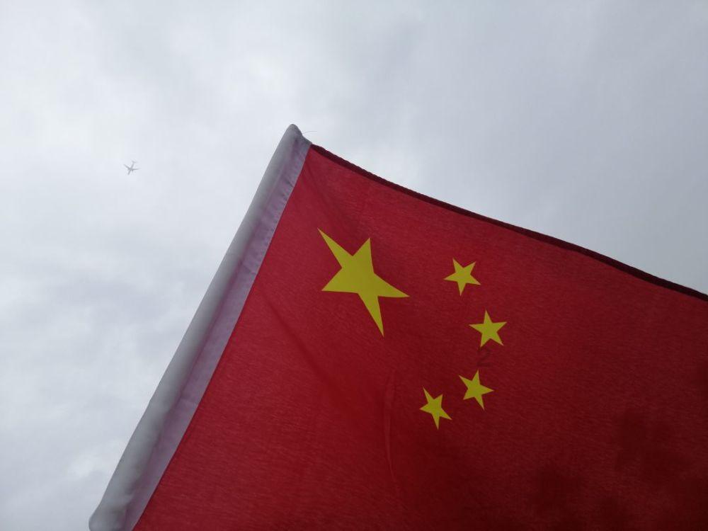 向每一个平凡人致敬，在一场又一场“双向奔赴”中全力以赴丨两会观察