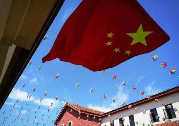 什脸上泛红敏感还长痘痘，请问这种情况是玫瑰痤疮吗？游戏画面