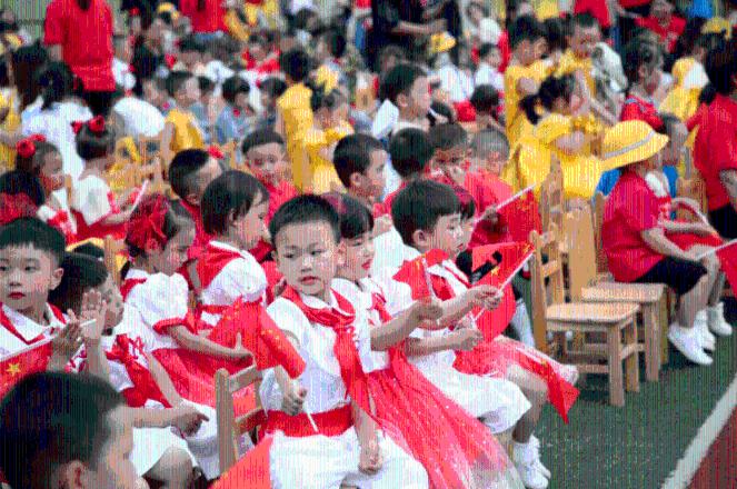 美国大尺度奇幻电影《玛丽！玛丽！》：场面大胆，形象颠覆传统